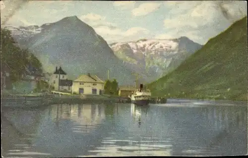 Ak Norwegen, Wasserpartie mit Salondampfer, Im Hintergrund Berge