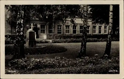 Ak Hansestadt Rostock, HO Gaststätte, Skulptur