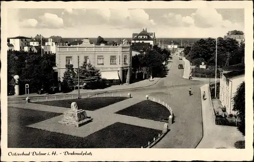 Ak Ostseebad Dahme in Holstein, Denkmalplatz