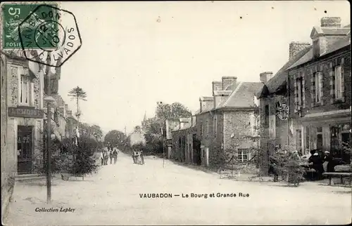 Ak Vaubadon Calvados, Le Bourg et Grande Rue