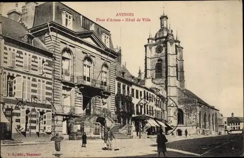 Ak Avesnes Nord, Place d'Armes, Hotel de Ville