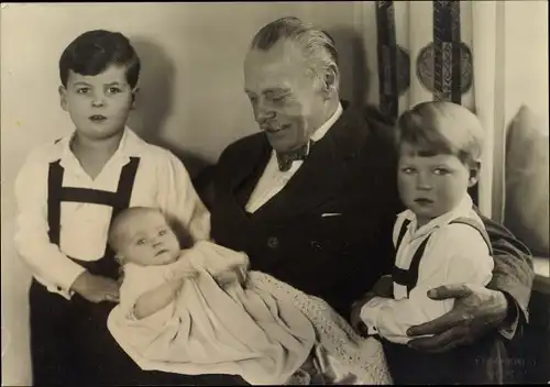 Foto Ak Großherzog Ernst Ludwig von Hessen Darmstadt mit Enkeln