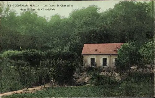 Ak Guédéniau Maine et Loire, Les Caves du Chanzelles dans la foret de Chandellais