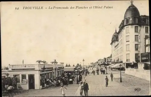 Ak Trouville Calvados, La Promenade des Planches et l'Hotel Palace