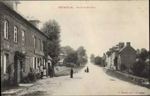 Ak Tourville en Auge Calvados, Route de Honfleur