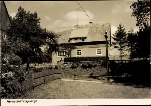 Ak Hermsdorf im Osterzgebirge, Haus mit Garten