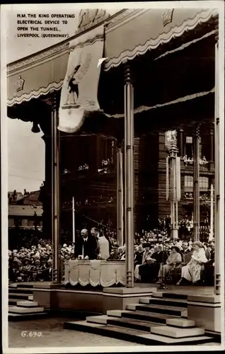 Ak Liverpool North West England, H M The King operating Electrical Device to open the Tunnel