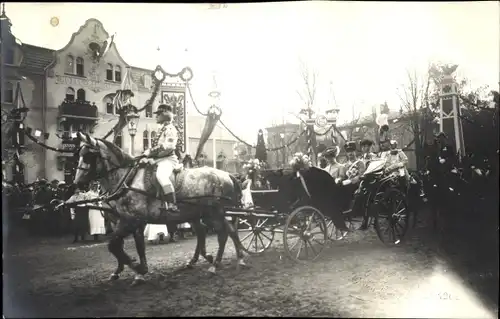 Foto Ak Carl Eduard Sachsen Coburg Gotha, Viktoria Adelheid von Schleswig-Holstein, Hochzeit 1905