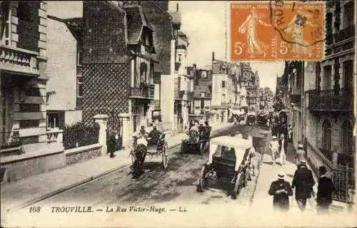 Ak Trouville Calvados, La Rue Victor Hugo