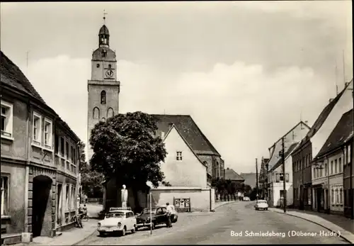 Ak Bad Schmiedeberg in der Dübener Heide, Straßenpartie, Kirchturm