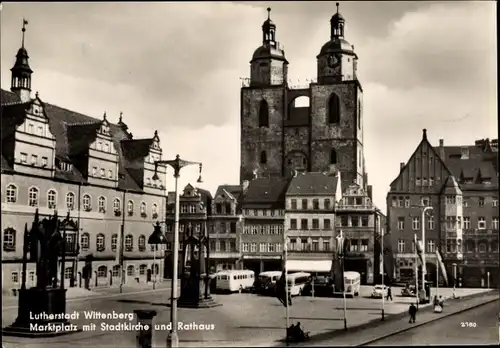 Ak Lutherstadt Wittenberg, Lutherdenkmal auf dem Markt, Stadtkirche, Rathaus