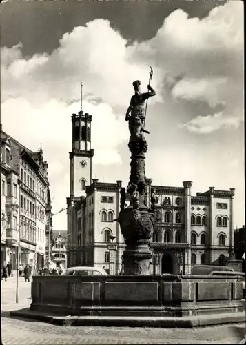 Foto Ak Zittau in Sachsen, Blick auf den Rolandbrunnen