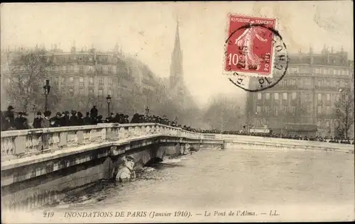Ak Paris VII, Le Pont de l'Alma, Inondations 1910