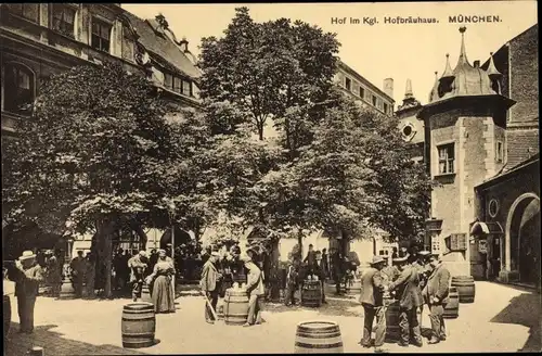 Ak München Bayern, Hof im Königlichen Hofbräuhaus