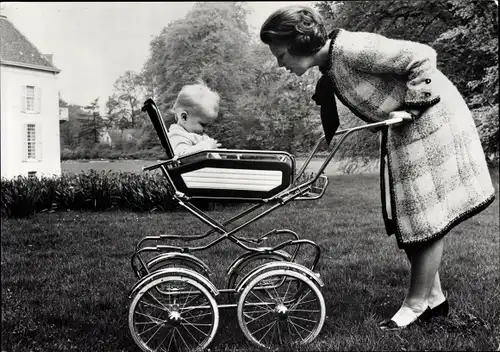 Ak Prinzessin Beatrix der Niederlande, Prinz Willem Alexander, Kinderwagen