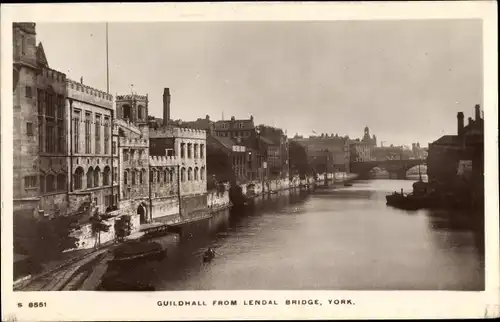 Ak York Yorkshire, Guildhall from Lendal Bridge