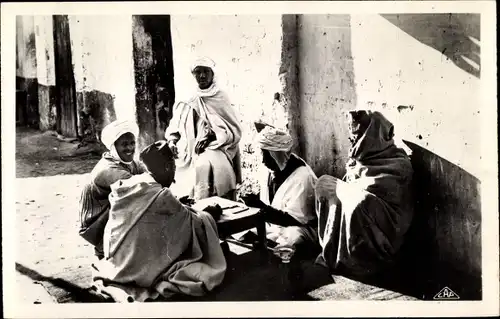 Ak Scenes et Types, Une partie de Dominos