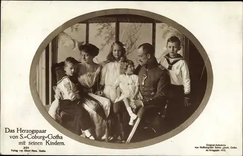 Ak Das Herzogspaar von Sachsen-Coburg-Gotha mit seinen Kindern