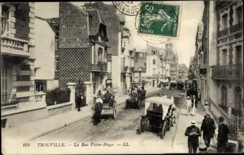 Ak Trouville Calvados, La Rue Victor Hugo