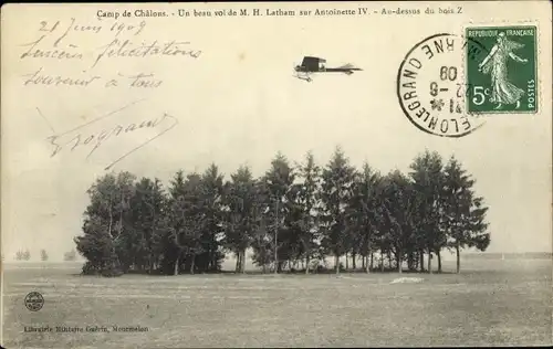 Ak Aviation, Camp de Chalons Marne, Aviateur M. H. Latham sur Antoinette IV, au dessus du bois Z