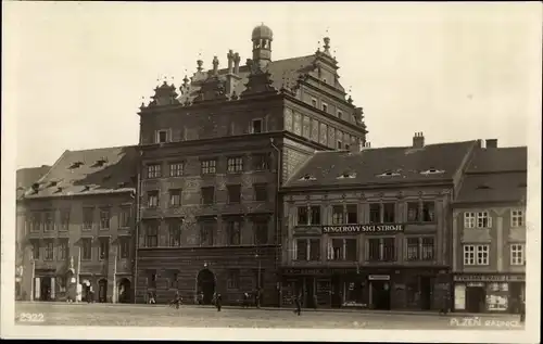 Ak Plzeň Pilsen Stadt, Radnice, Singer Nähmaschinenhandlung