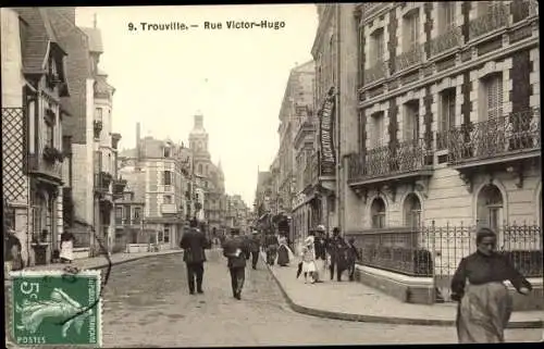 Ak Trouville sur Mer Calvados, Rue Victor Hugo