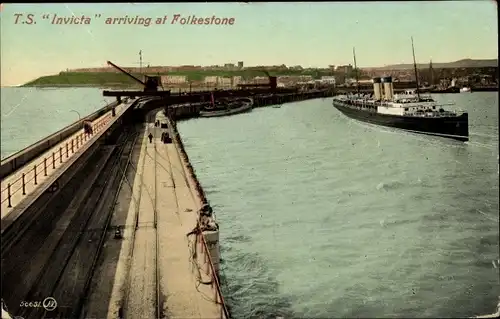 Ak Folkestone Kent England, Steamer TS Invicta arriving, Southern Railway