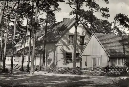 Ak Kloster Insel Hiddensee in der Ostsee, Betriebsferienheim zum Klausner