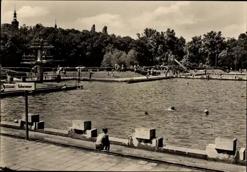 Ak Riesa an der Elbe Sachsen, Stadtbad, Schwimmbecken, Startblöcke, Sprungturm