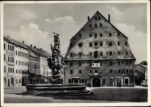 Ak Zittau in Sachsen, August Bebel Platz mit Marstall, Brunnen