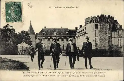 Ak Le President de la Republique portant faire sa promenade, Chateau de Rambouillet