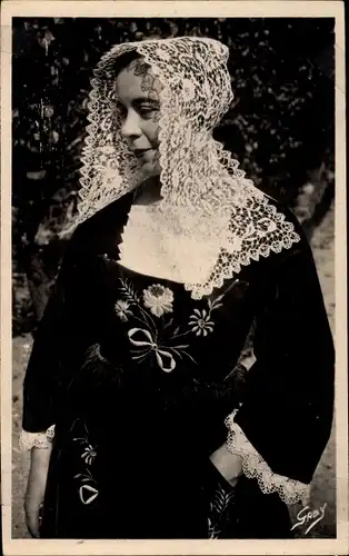 Ak Jeune fille de Baud, Junge Dame in bretonischer Tracht