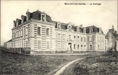 Ak Beaufort en Vallee Beaufort en Anjou Maine et Loire, Le College