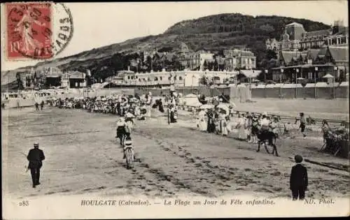 Ak Houlgate Calvados, La Plage un Jour de Fete enfantine