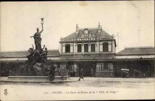 Ak Vichy Allier, La Gare et Statue de la Ville de Vichy