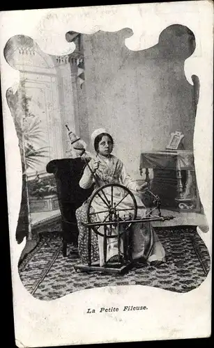 Ak La Petite Fileuse, Junge Frau beim Spinnen, Spinnrad