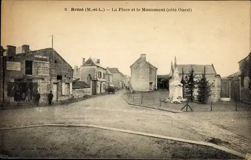 Ak Brézé Maine et Loire, La Place et le Monument