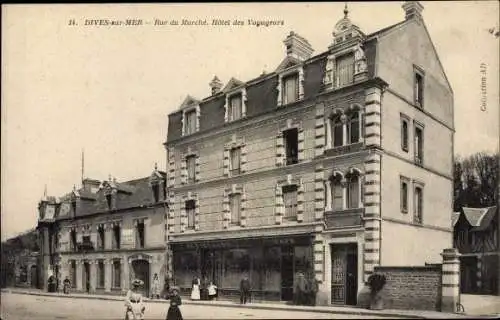 Ak Dives sur Mer Calvados, Rue du Marche, Hotel des Voyageurs