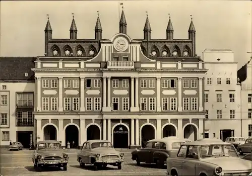 Ak Hansestadt Rostock, Rathaus, Parkplatz, Autos