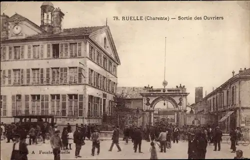 Ak Ruelle sur la Touvre Charente, Sortie des Ouvriers