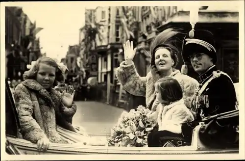 Ak Den Haag Südholland Niederlande, Königin Juliana der Niederlande, Prinz Bernhard, Töchter