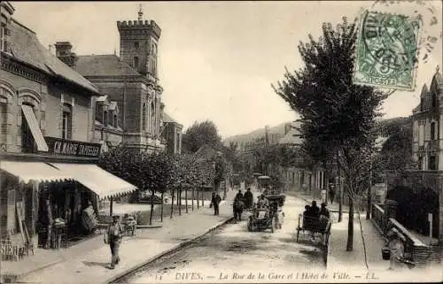 Ak Dives Calvados, La Rue de la Gare et l'Hotel de Ville