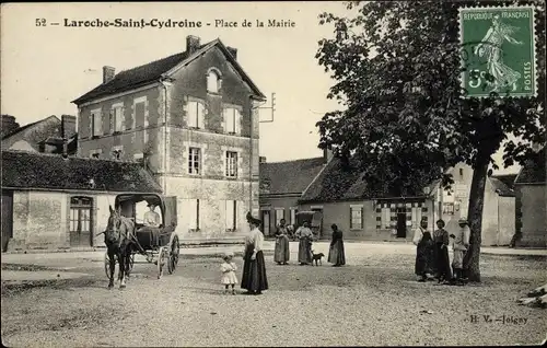 Ak Laroche Saint Cydroine Yonne, Place de la Mairie