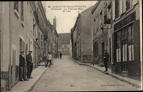 Ak Saint Sauveur en Puisaye Yonne, La Grande Rue