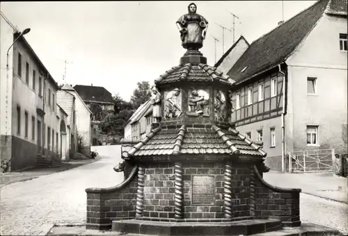 Ak Kohren Sahlis Frohburg Sachsen, Töpferbrunnen auf dem Marktplatz