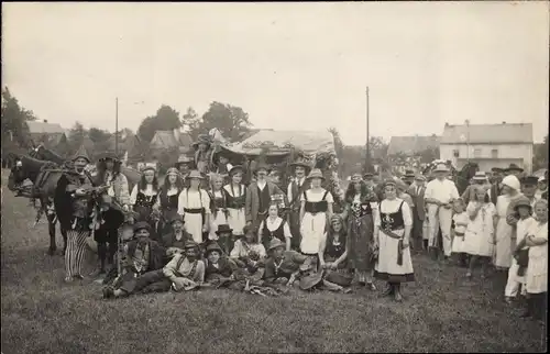 Foto Ak Obergruna Großschirma im Kreis Mittelsachsen, Gruppenportrait in Tracht