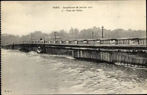 Ak Paris VIII., Inondations de Janvier 1910, Pont de l'Alma