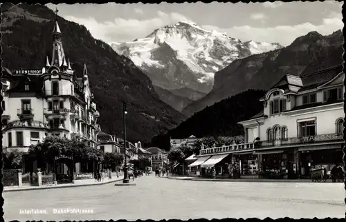 Ak Interlaken Kanton Bern Schweiz, Bahnhofstraße