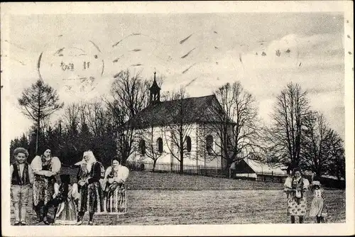 Ak Domažlice Taus Region Pilsen, Sv Vavrinecek, Frauen in typischer Tracht