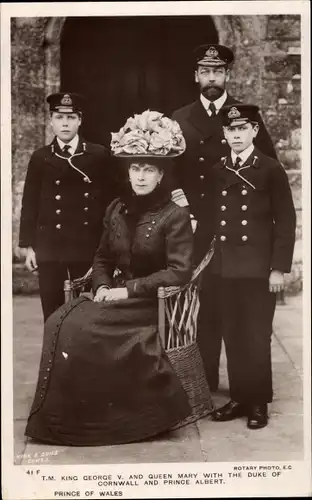 Ak King George V. and Queen Mary with the Duke of Cornwall and Prinz Albert